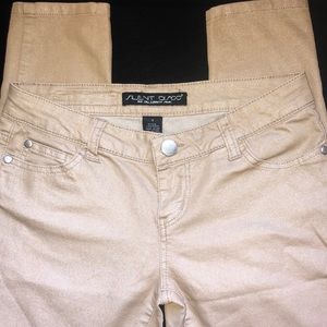 Shimmering khaki skinny jeans. US SIZE 7